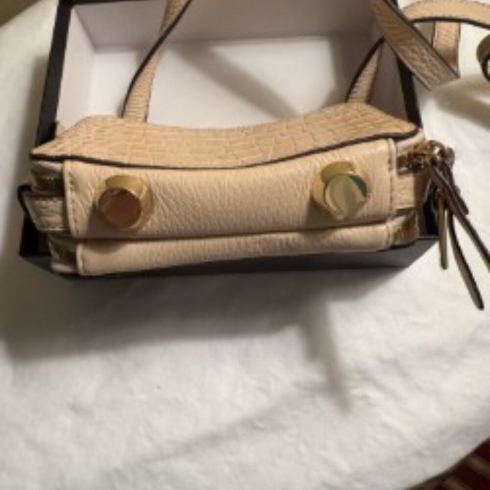 GILI Leather Purse - NEW in Box! - Picture 2 of 8